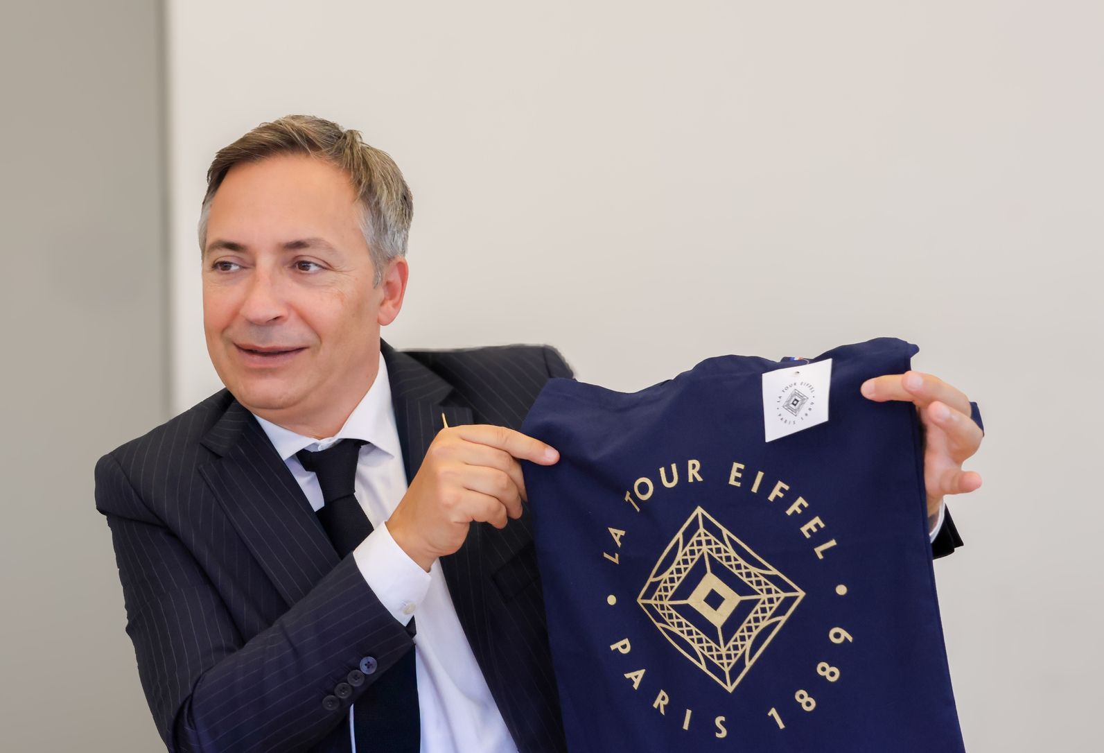 パトリック・ブランコ・ルイボ社長　エッフェル塔公式ストアの人気商品・トートバッグをご紹介