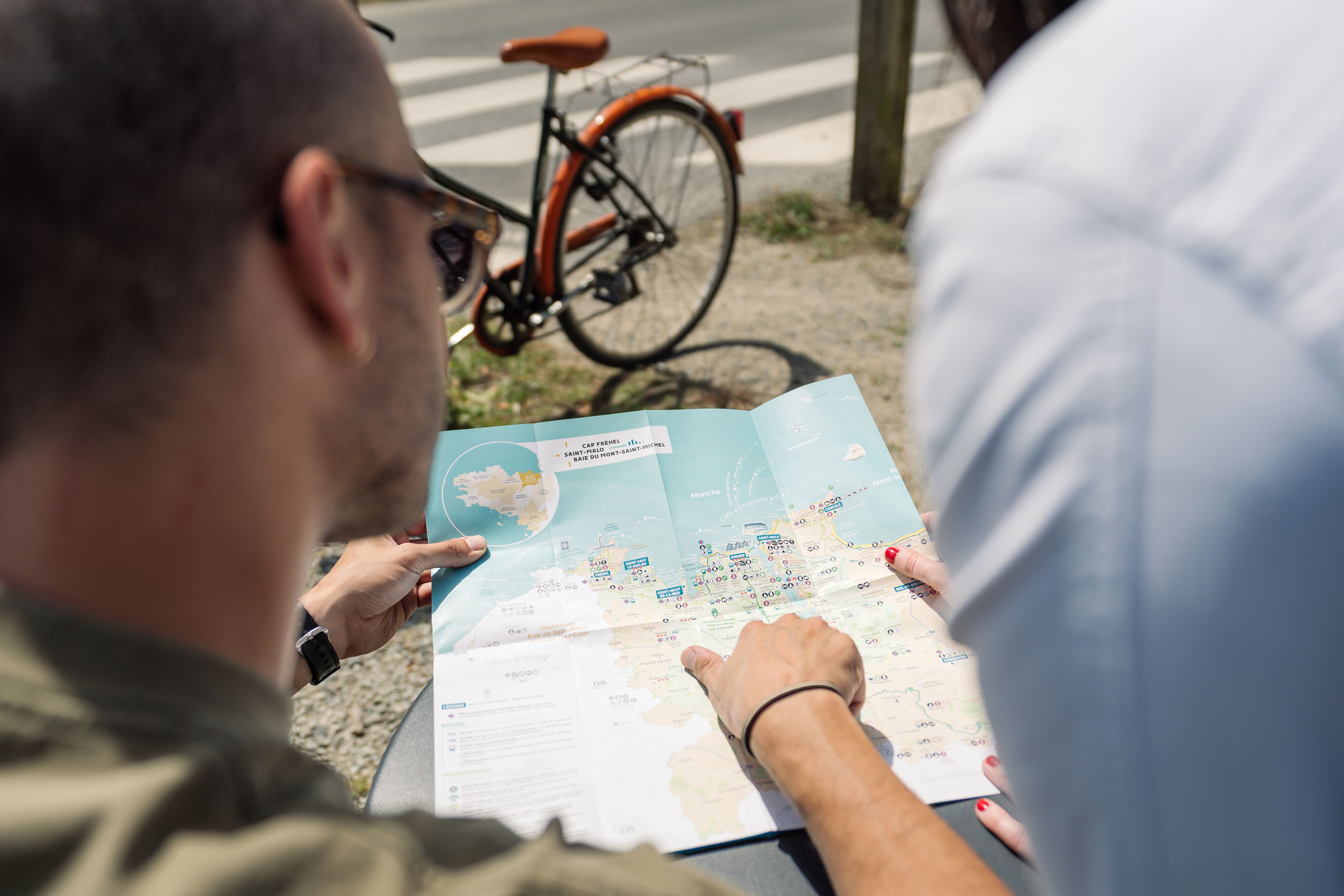 Op de V2-route tussen Pleurtruit en Tréméreuc 
