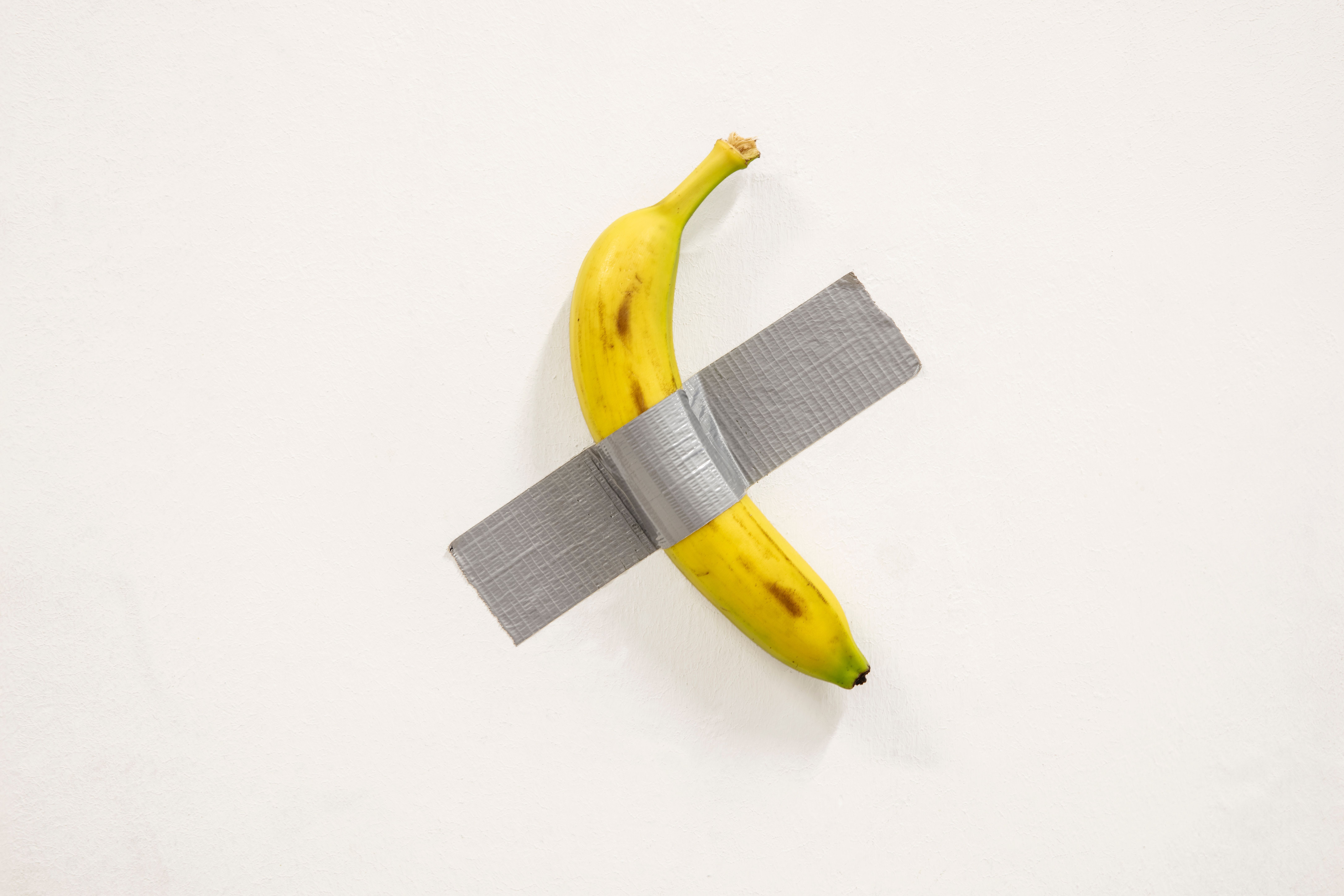 Maurizio Cattelan, Comedian, 2019, Banane et ruban adhésif. dimensions variables.