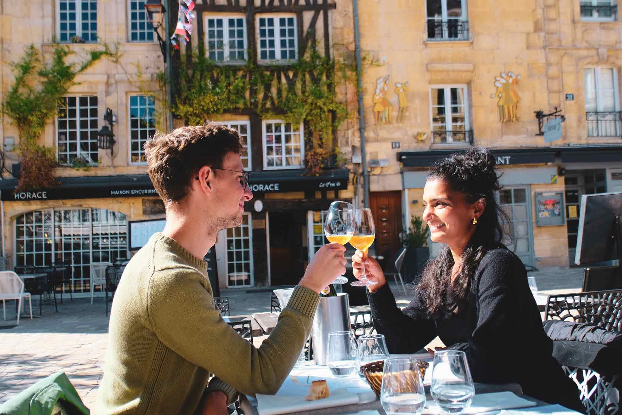 Pranzo in un ristorante a Caen