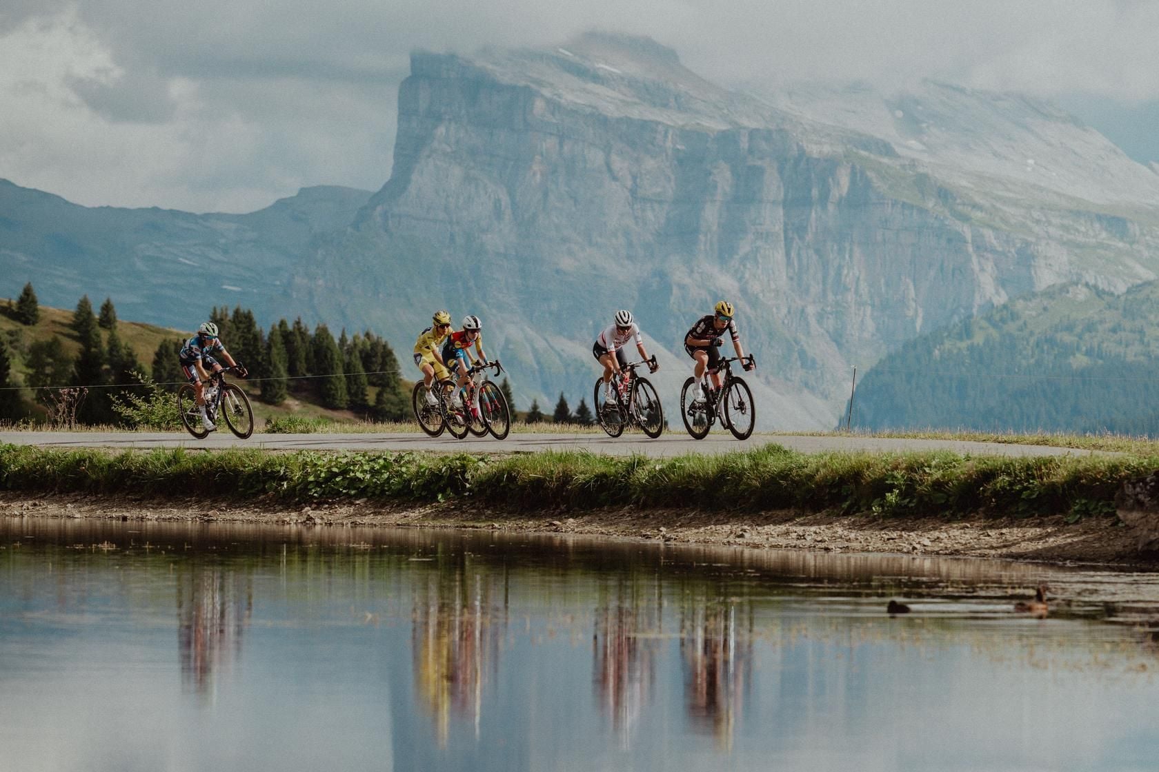 Sur la route du Tour de France Femmes 2025, entre Praz-sur-Arly et Châtel, dans les Alpes.