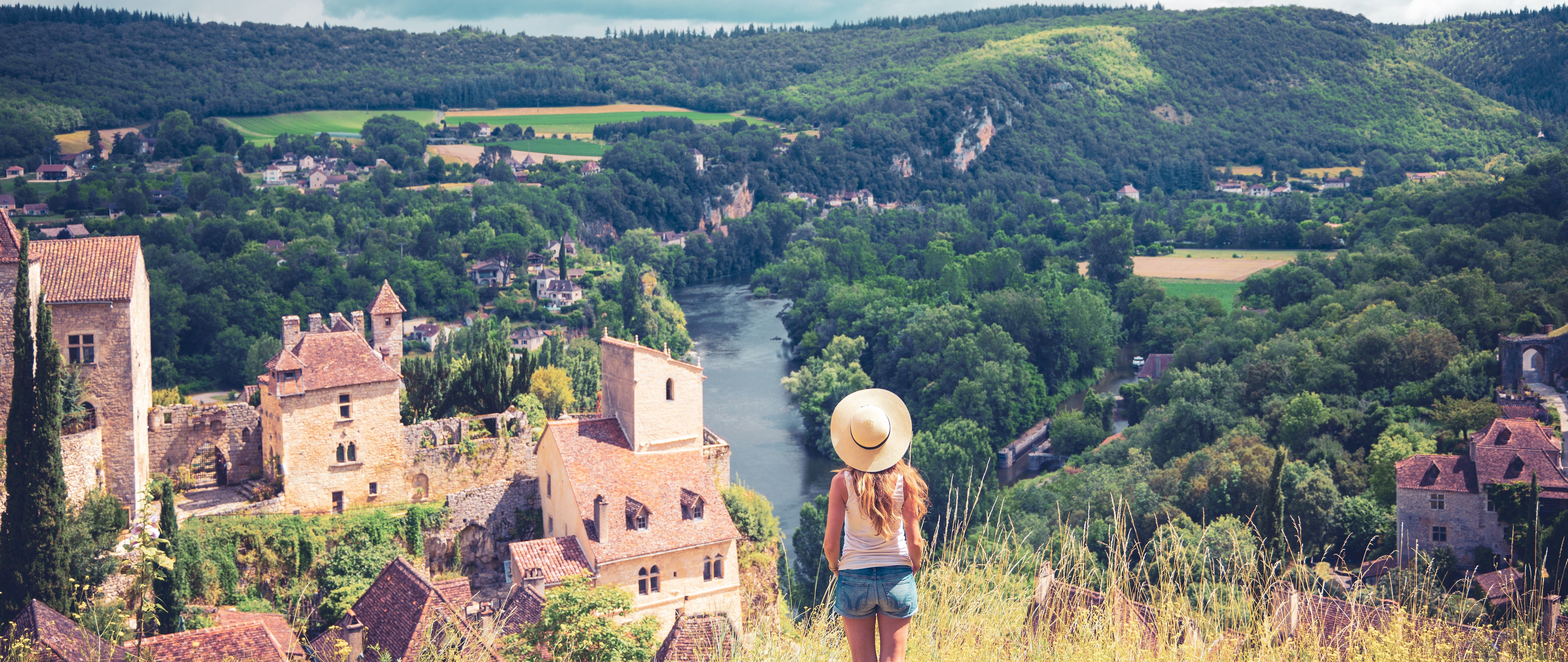 Le village de Saint-Cirq-Lapopie, en Occitanie.