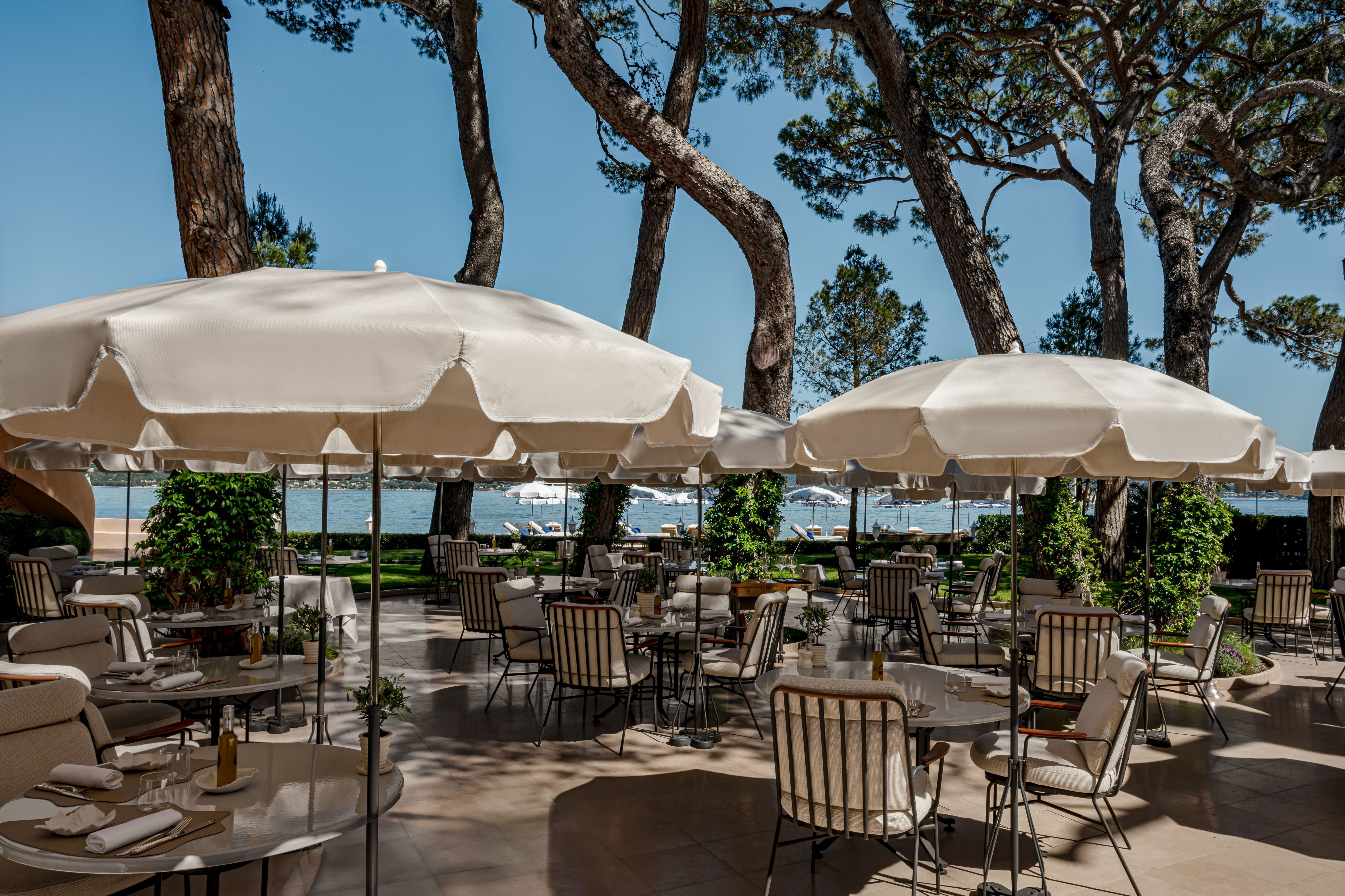 Restaurant La Terrasse à l'hôtel Cheval Blanc St-Tropez.