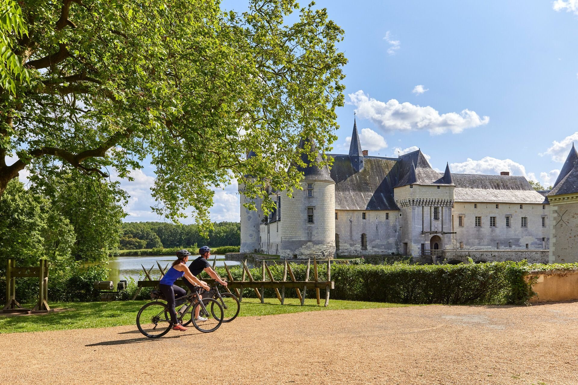 Op de fiets naar het Château du Plessis Bourre, iets ten noorden van Angers.