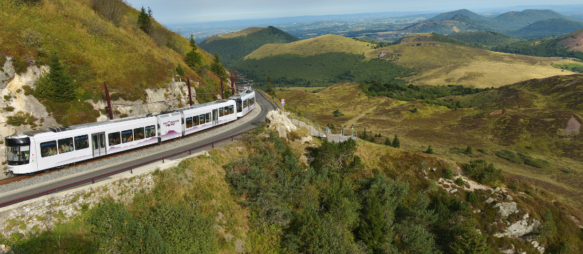 Train à crémaillère le Panoramique des Dômes, en Auvergne. 