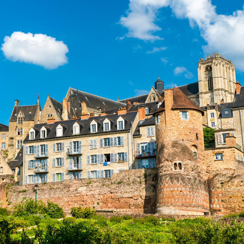Le Mans, dans les Pays de la Loire. 