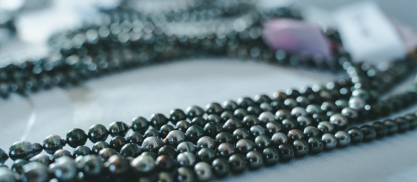 Perles de Manihi, dans les îles Tuamotu.