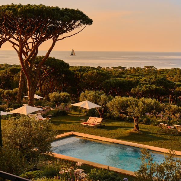 Piscine de l'hôtel Airelles Saint-Tropez Château de la Messardière.