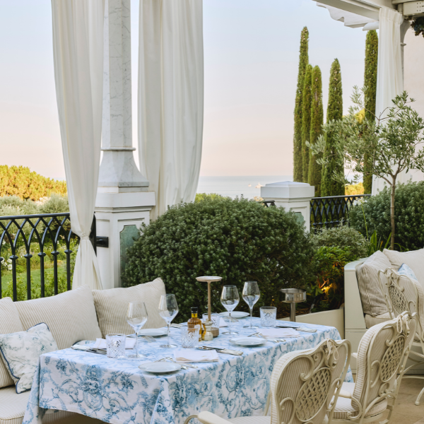 Restaurant La Table de la Messardière de l'hôte l' Airelles Saint-Tropez, sur la Côte d'Azur. 