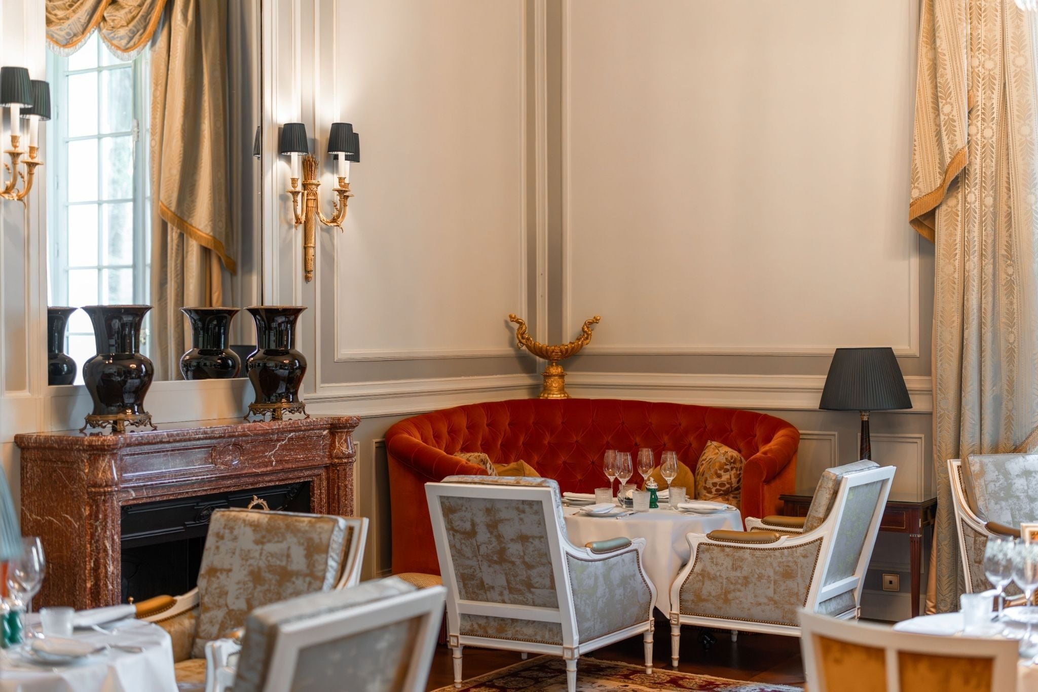 Restaurant Les Salons du Prince à l'hôtel Shangri-La Paris. 