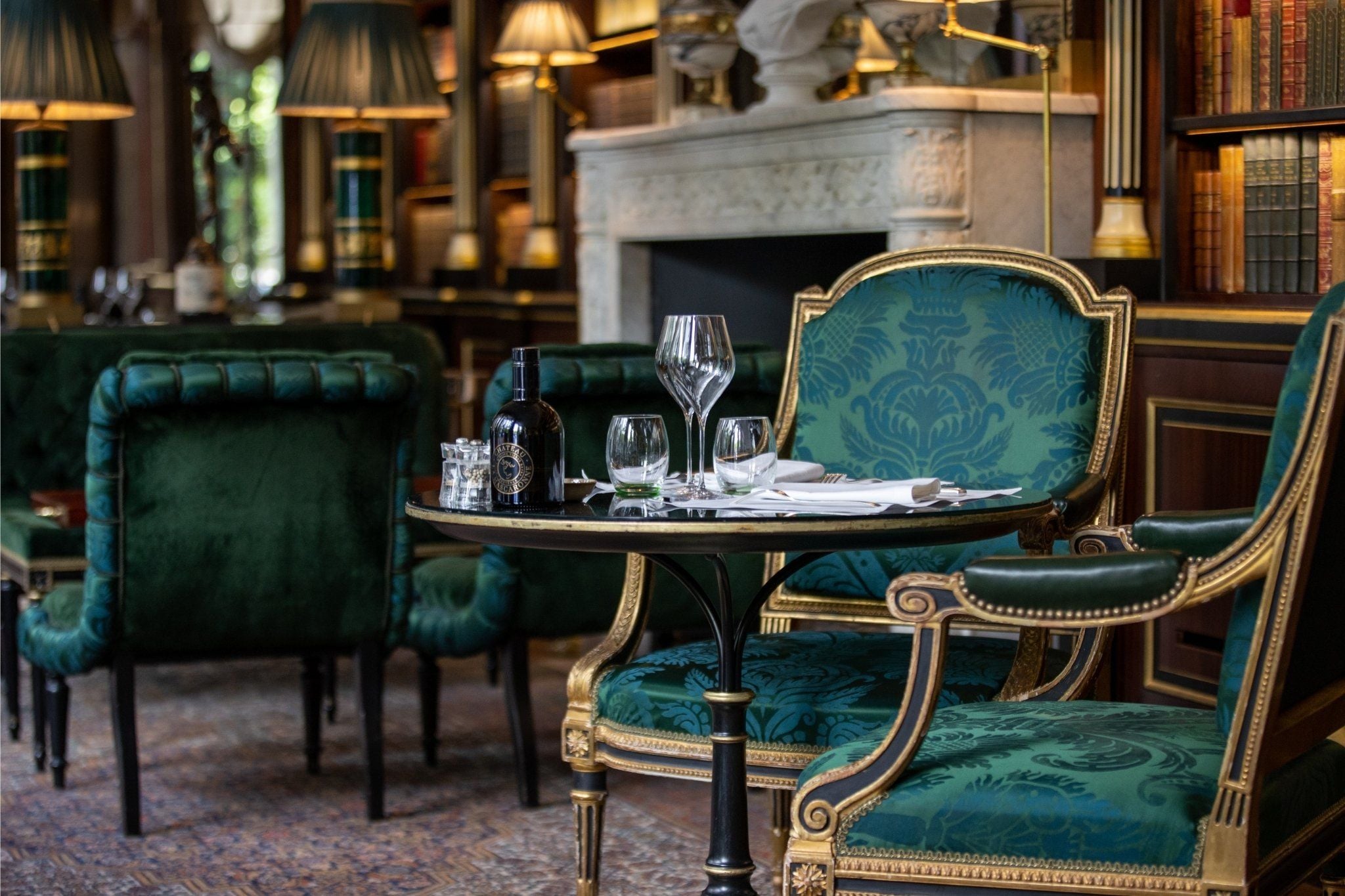 Bibliothèque Duc de Morny à l'hôtel La Réserve Paris.