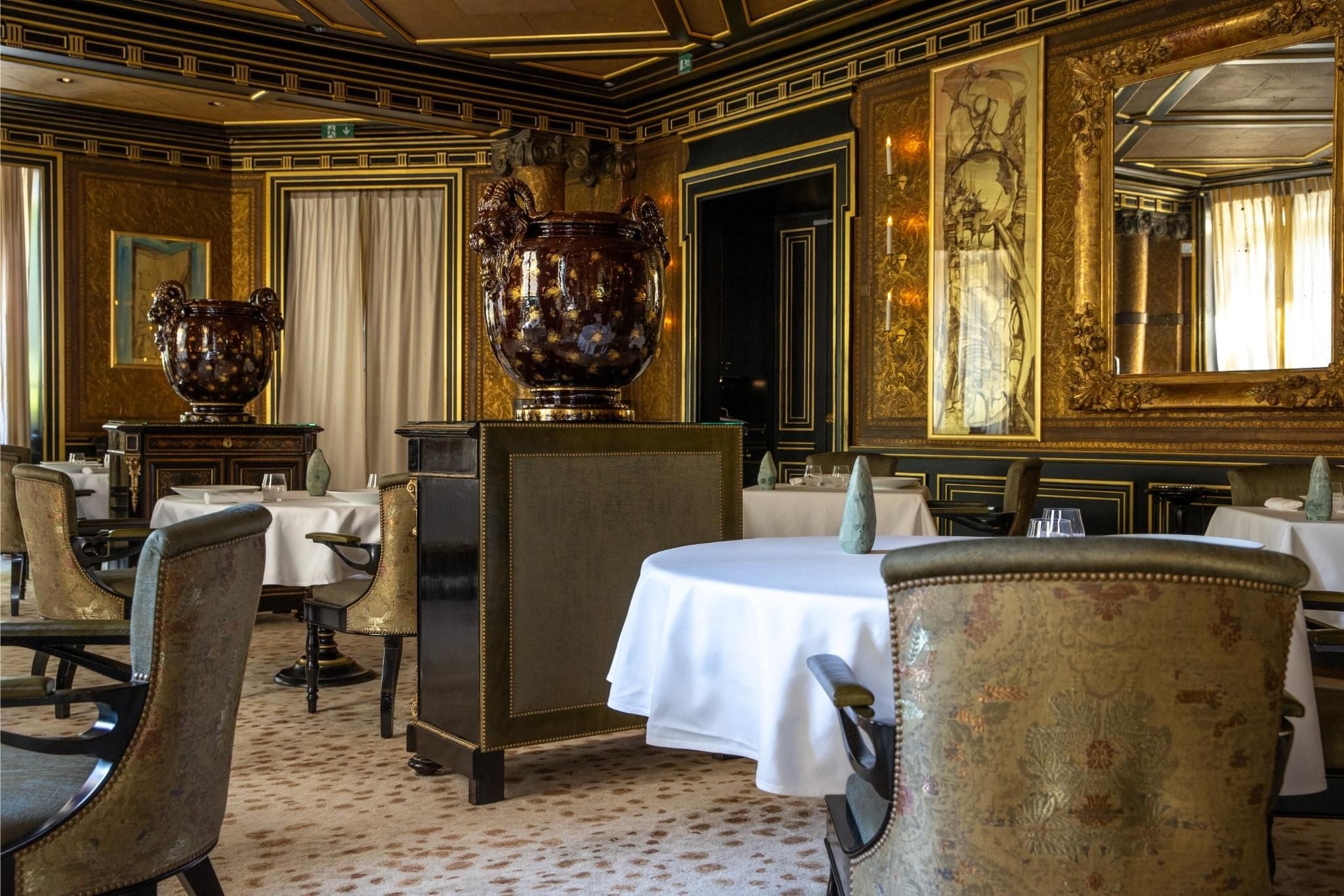 Restaurant 3 étoiles Le Gabriel à l'hôtel La Réserve Paris.