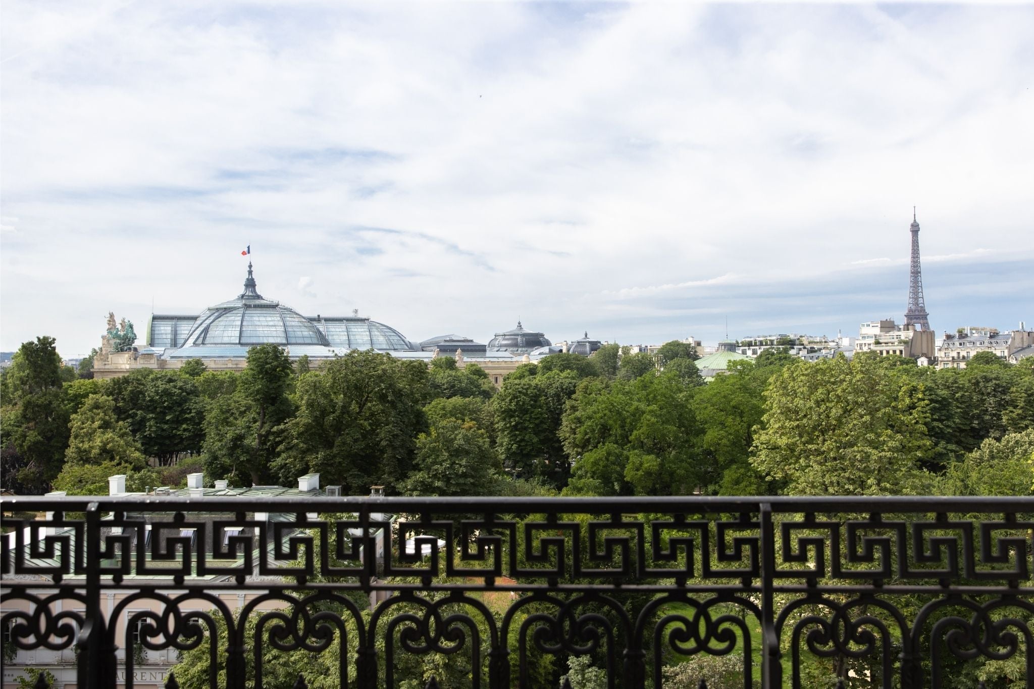 Vue de Paris depuis la Suite Eiffel à l'hôtel La Réserve.