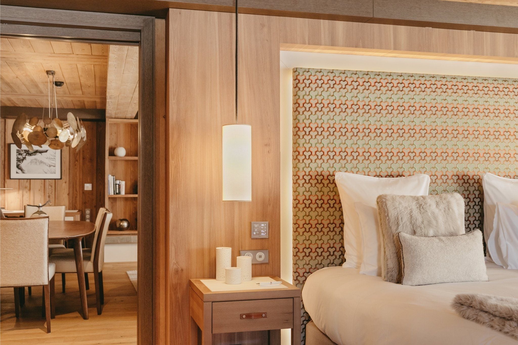 Intérieur d'une suite au Fouquet's Courchevel, dans les Alpes.