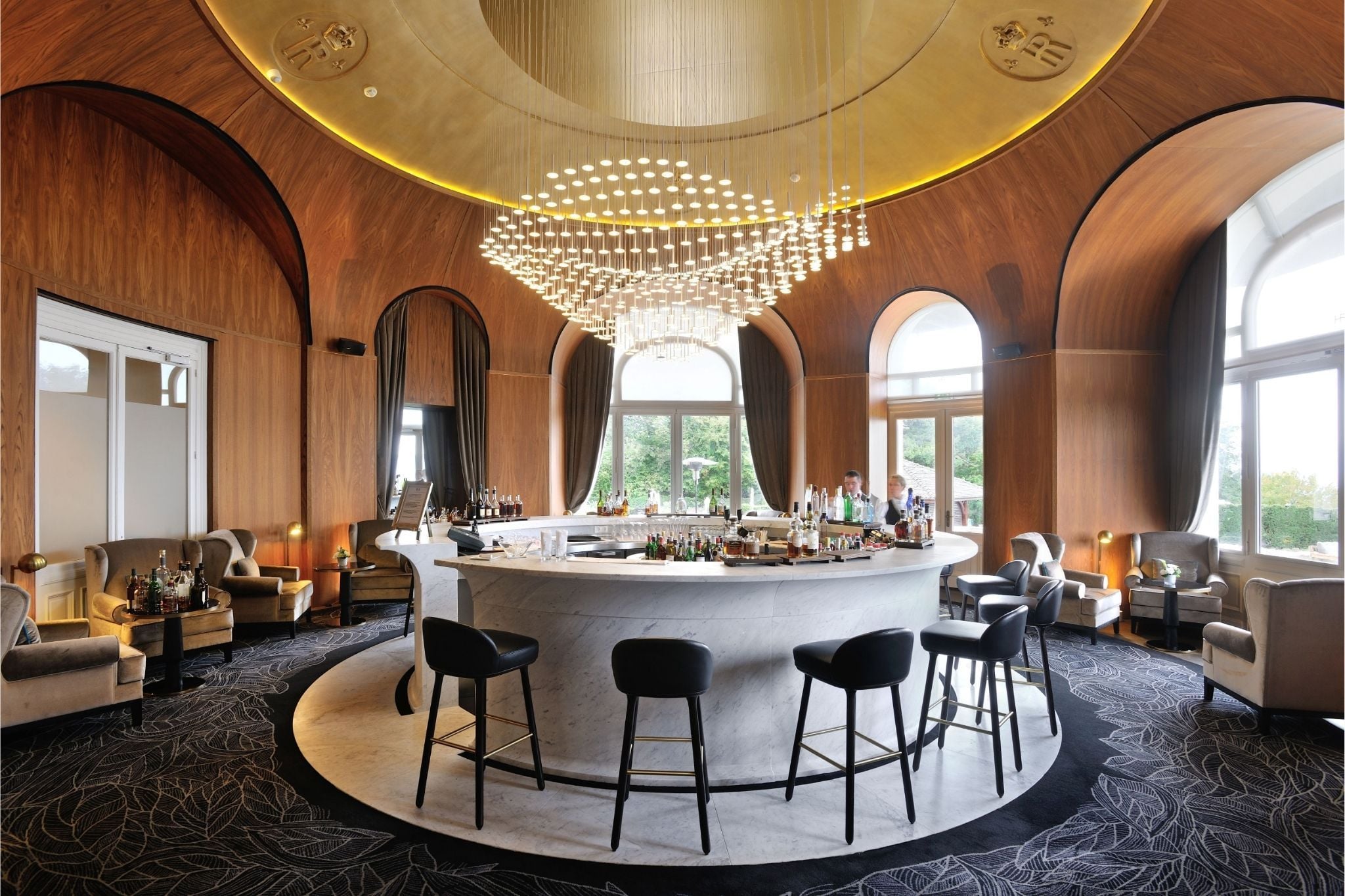 Bar de l'Hôtel Royal d'Evian, dans les Alpes.