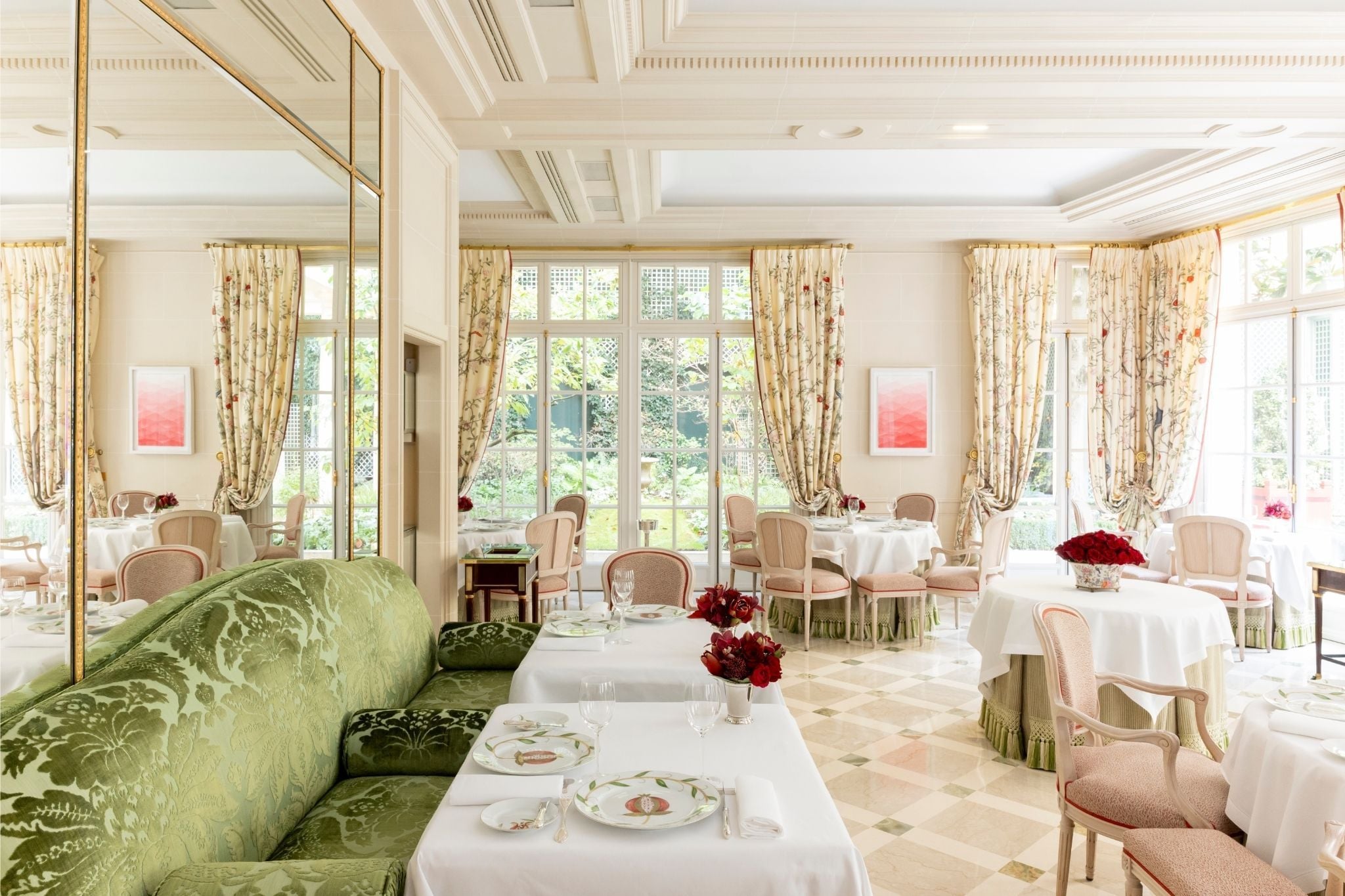 Salle du restaurant Epicure, 3 étoiles Michelin, à l'hôtel Le Bristol Paris.