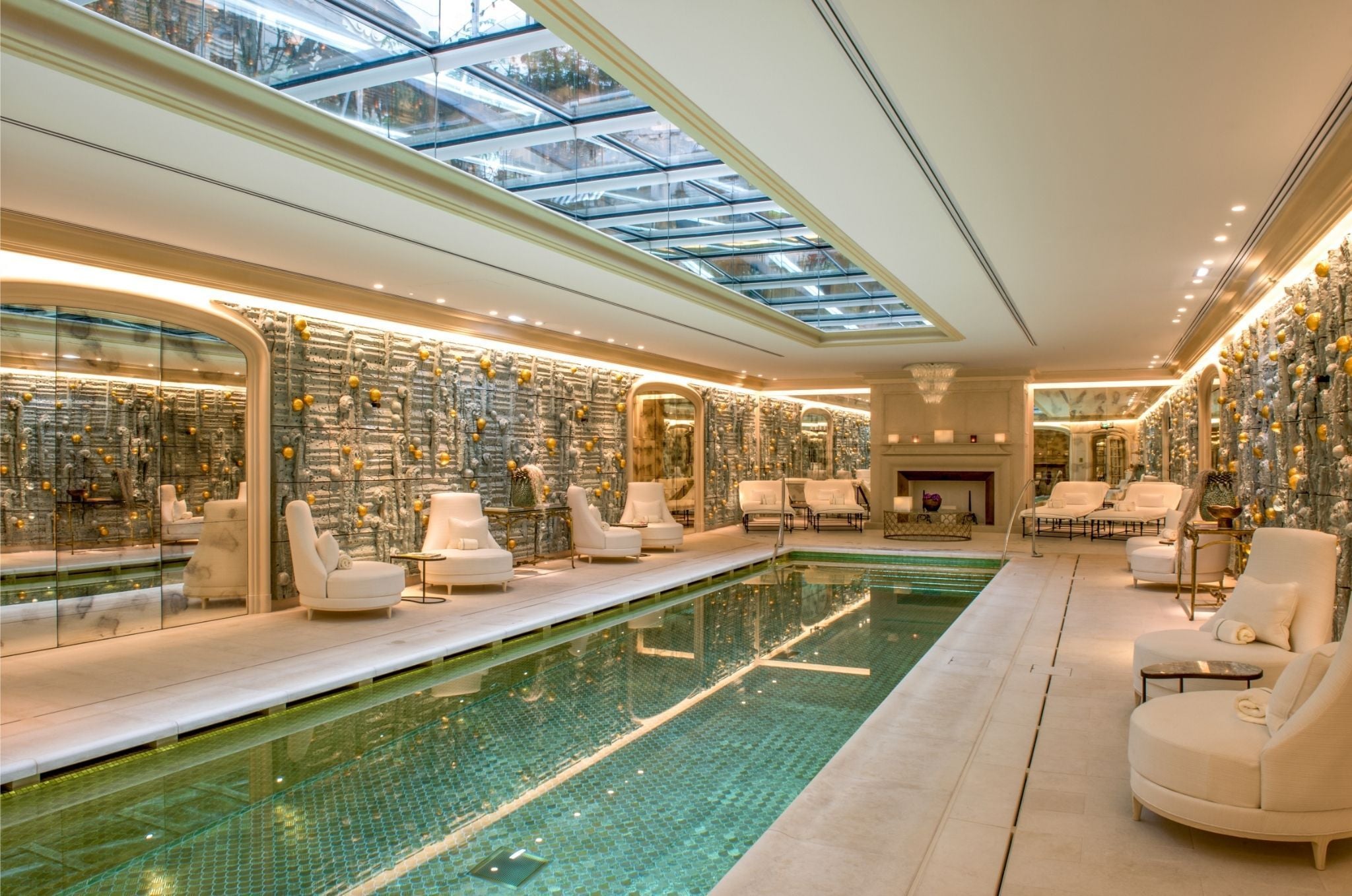 Zwembad van de spa van het Hôtel de Crillon in Parijs.