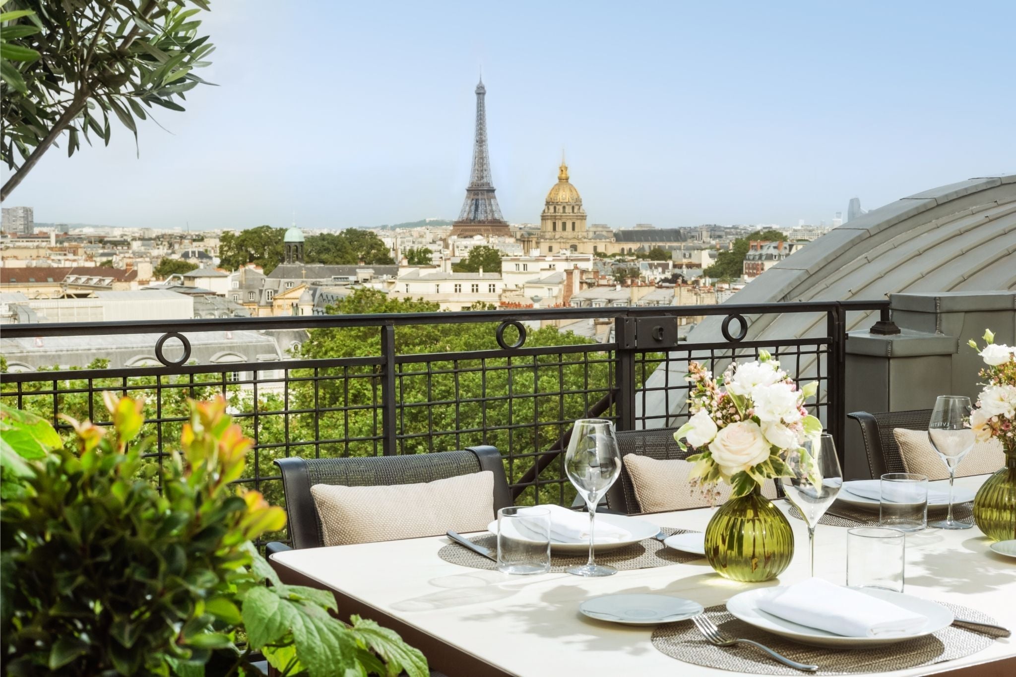 Terrasse du Penthouse à l'hôtel Lutetia, à Paris.