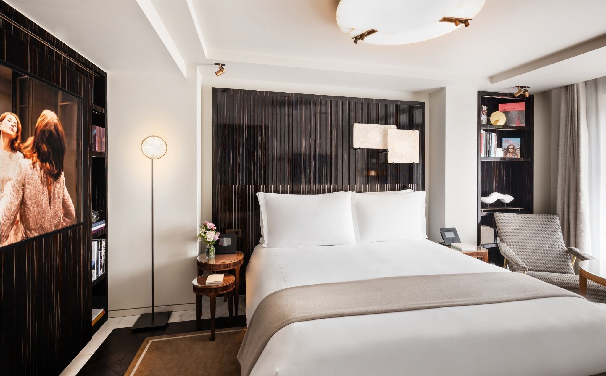 Suite Haute Couture Isabelle Huppert à l'hôtel Le Lutetia, à Paris.