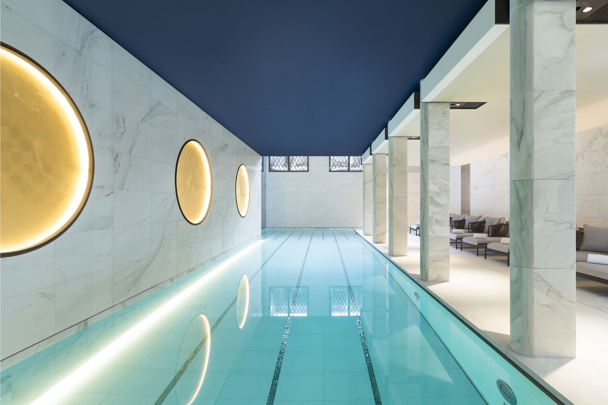 Piscine du spa de l'hôtel Le Lutetia, à Paris.