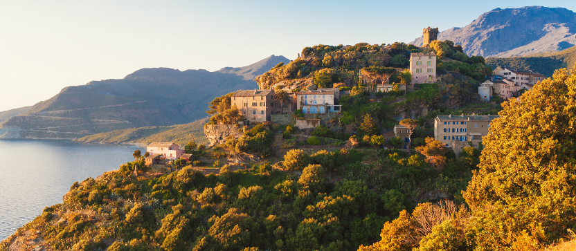 Het dorpje Nonza op Corsica.