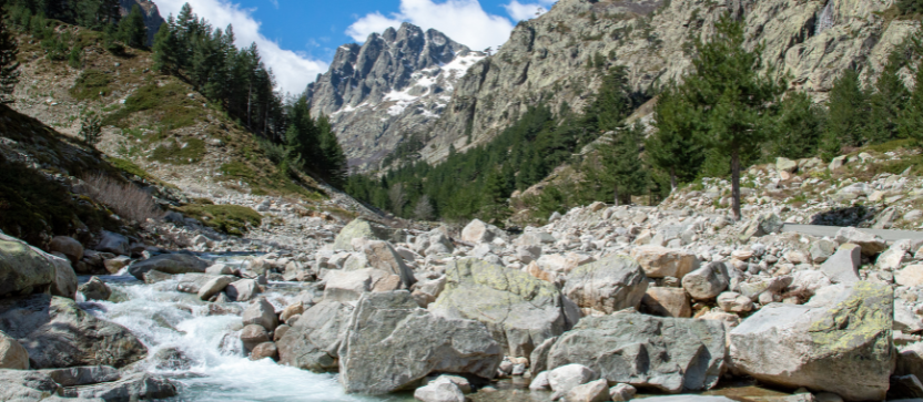 Het dal van de Restonica op Corsica.