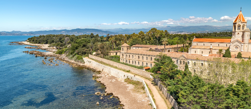 Abbaye de Lérins sur l'île Saint-Honorat, au large de Cannes.