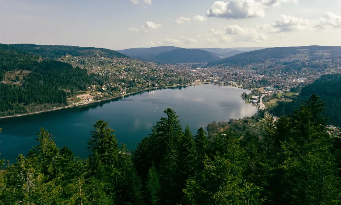 Pueblo y lago de Gérardmer