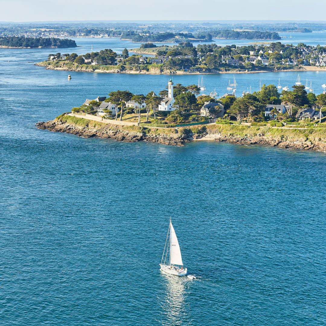 En sejletur fra ø til ø i Golfe du Morbihan