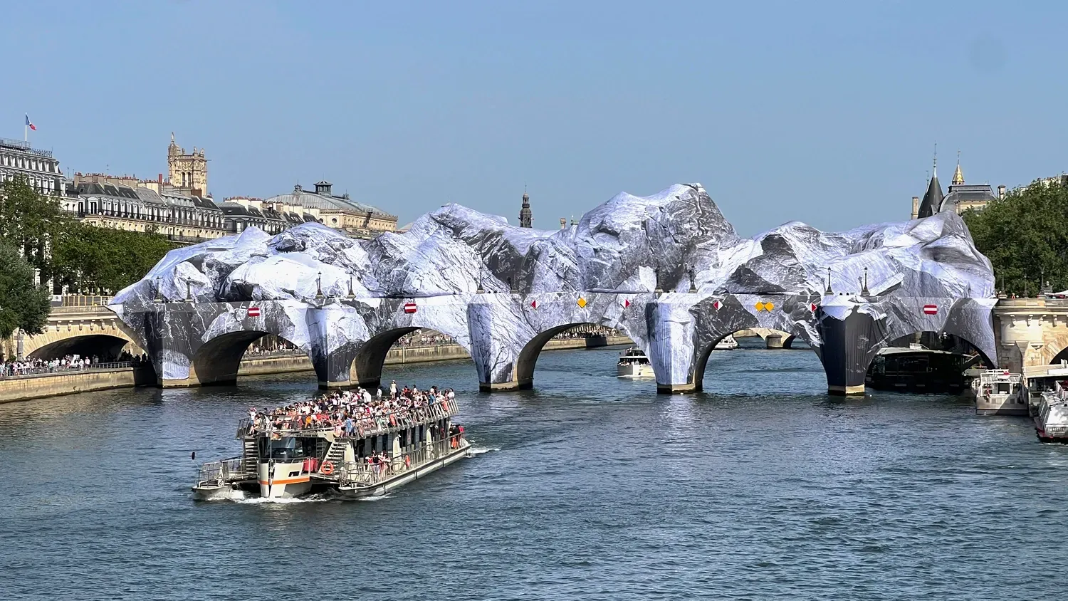 La Caverne du Pont Neuf, obra de JR, en París