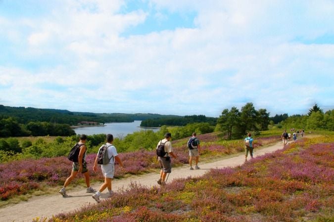 Hiking around Saint Pardoux lake