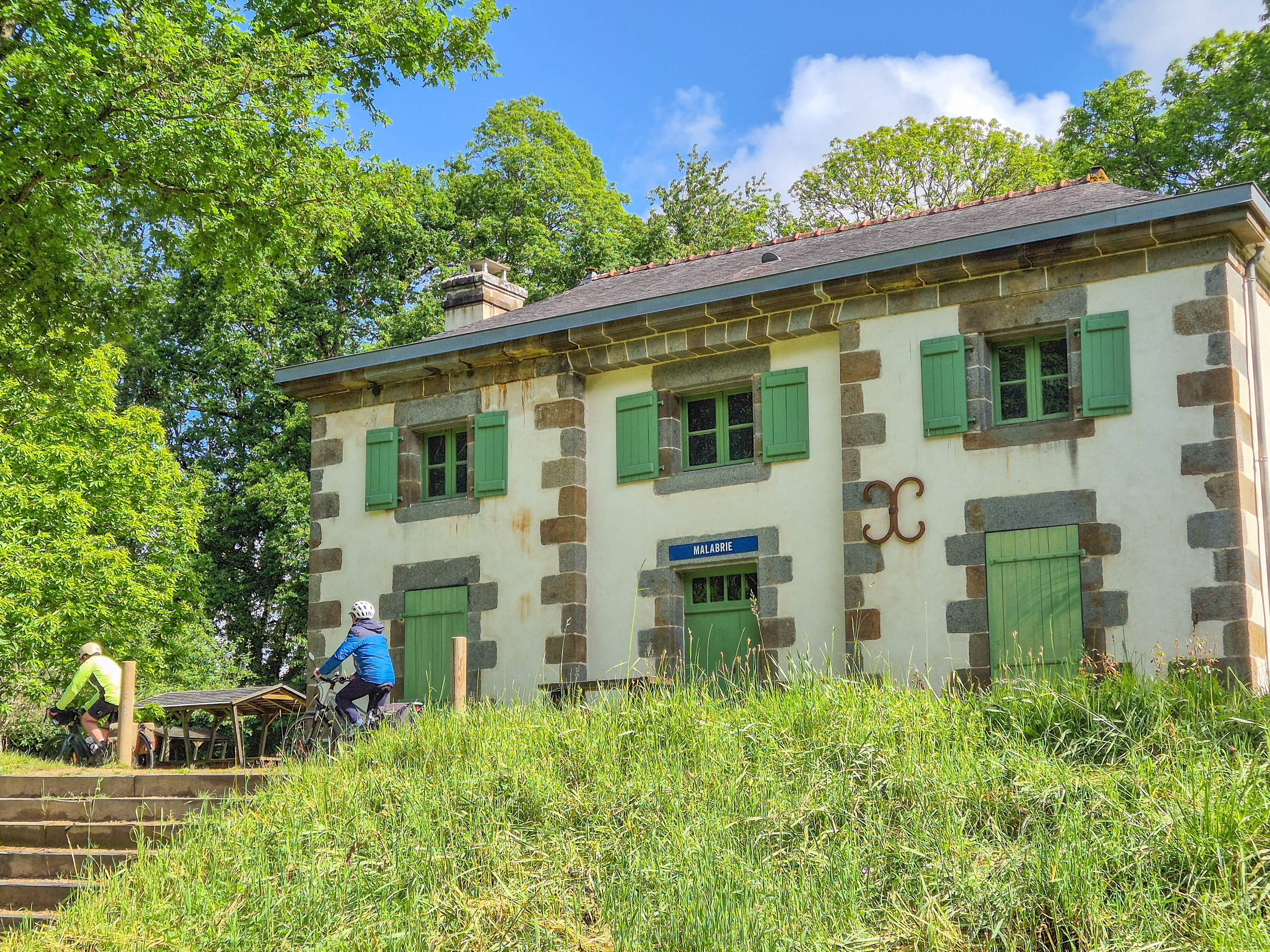 De sluiswachterswoning "La Malabrie" in Hédé-Bazouges is te ontdekken tijdens een tochtje langs het Rance-kanaal 