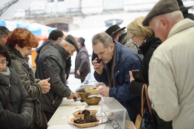 Mercado de trufa de Périgueux.