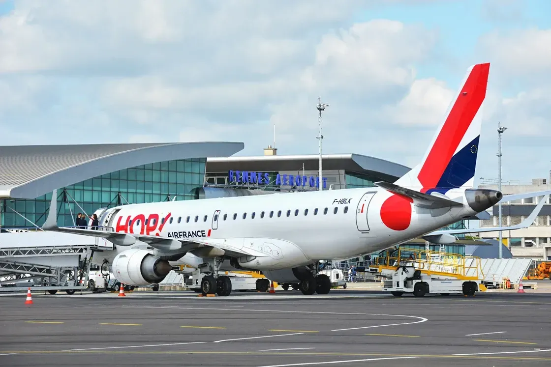 Avión en el aeropuerto de Rennes