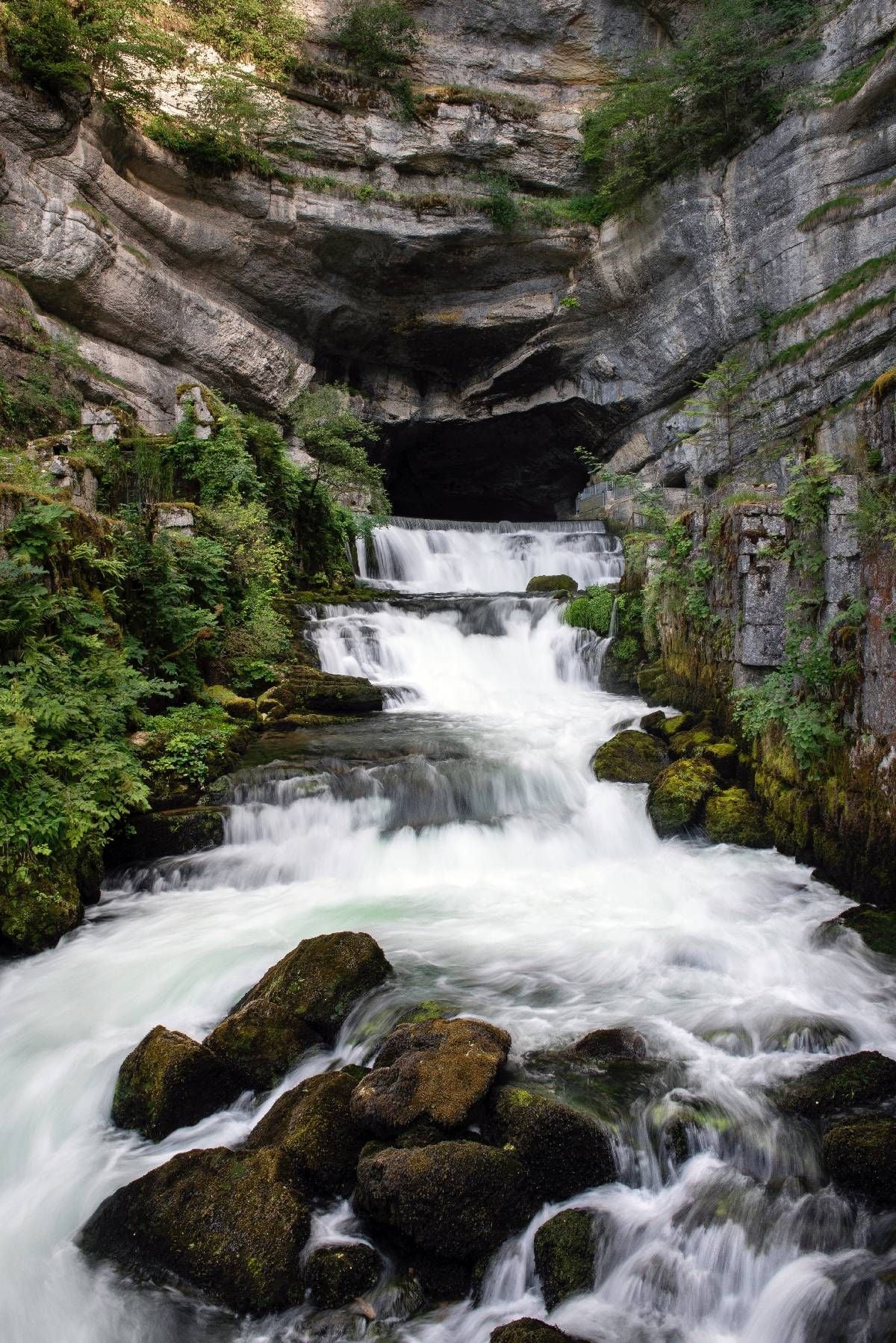 Die Quelle der Loue im Departement Doubs