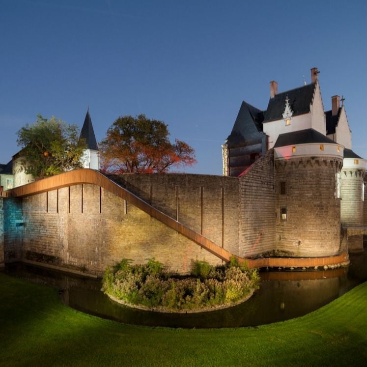 TACT Architectes 建筑事务所&丹吉·罗伯特(Tangui Robert), 《滑行的风景》,布列塔尼公爵城堡。
