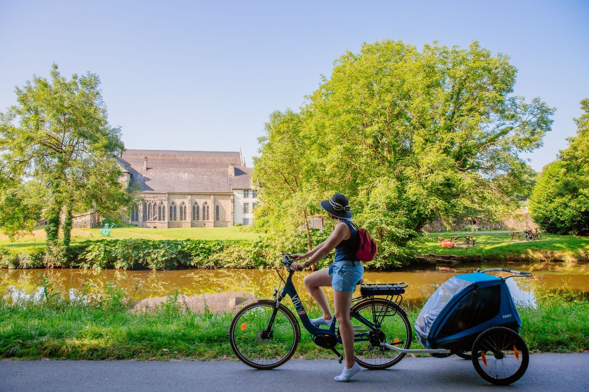 Gezinsuitstapjes met een elektrische fiets worden vergemakkelijkt door de diensten die worden aangeboden door de erkende accommodaties 