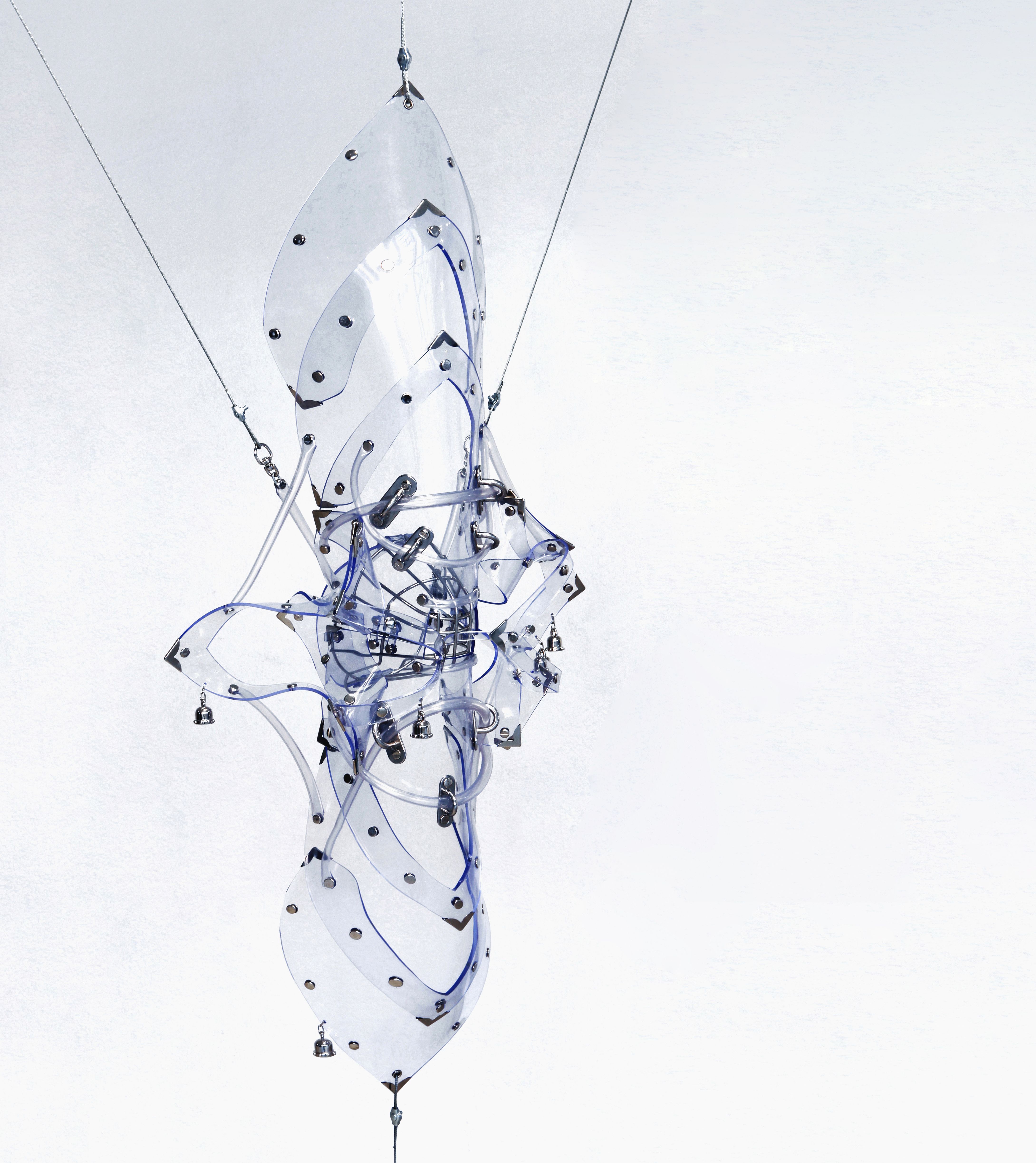 Floryan Varennes, "L'assemblée", 2021, muselières, tubes médicaux, pvc médical, attaches en inox, rivets, anneaux triangulaires, clochettes, chardons [Carduus nutans].