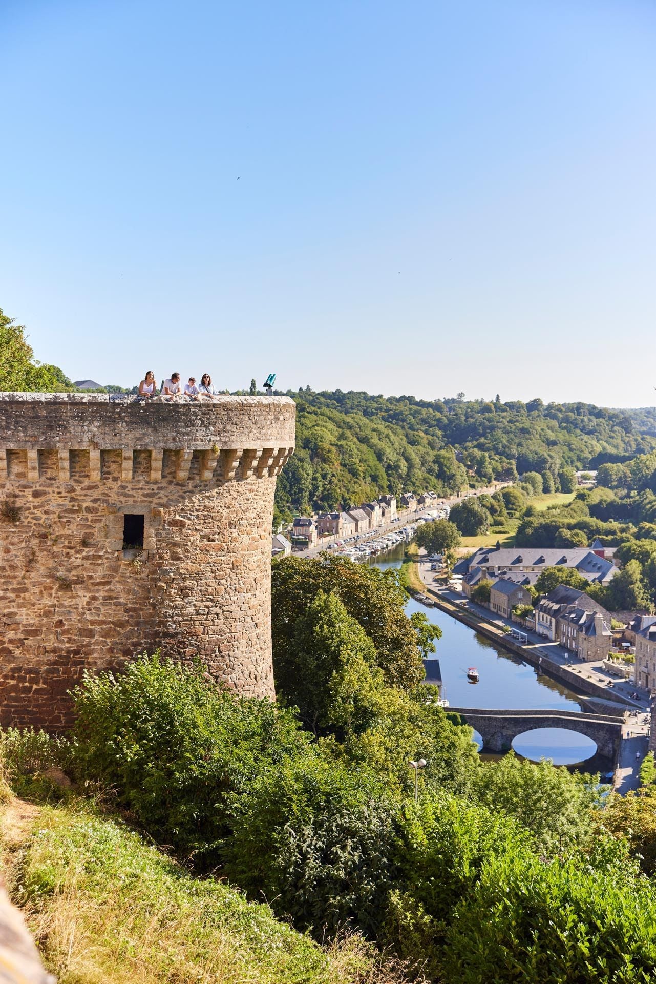 Vista del puerto de Dinan