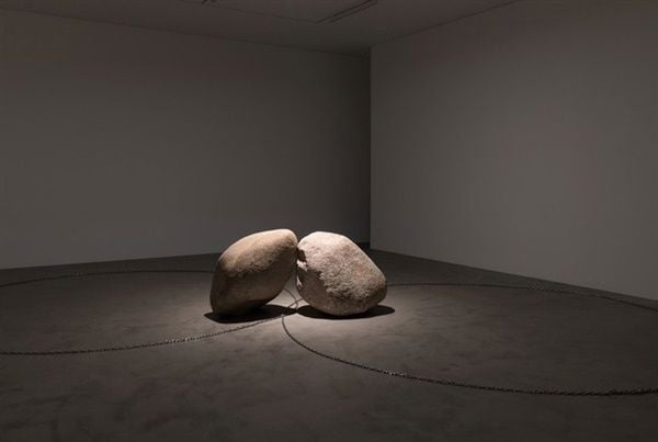 Ufan Lee. ADAGP, Paris-SACK, Seoul, 2023.