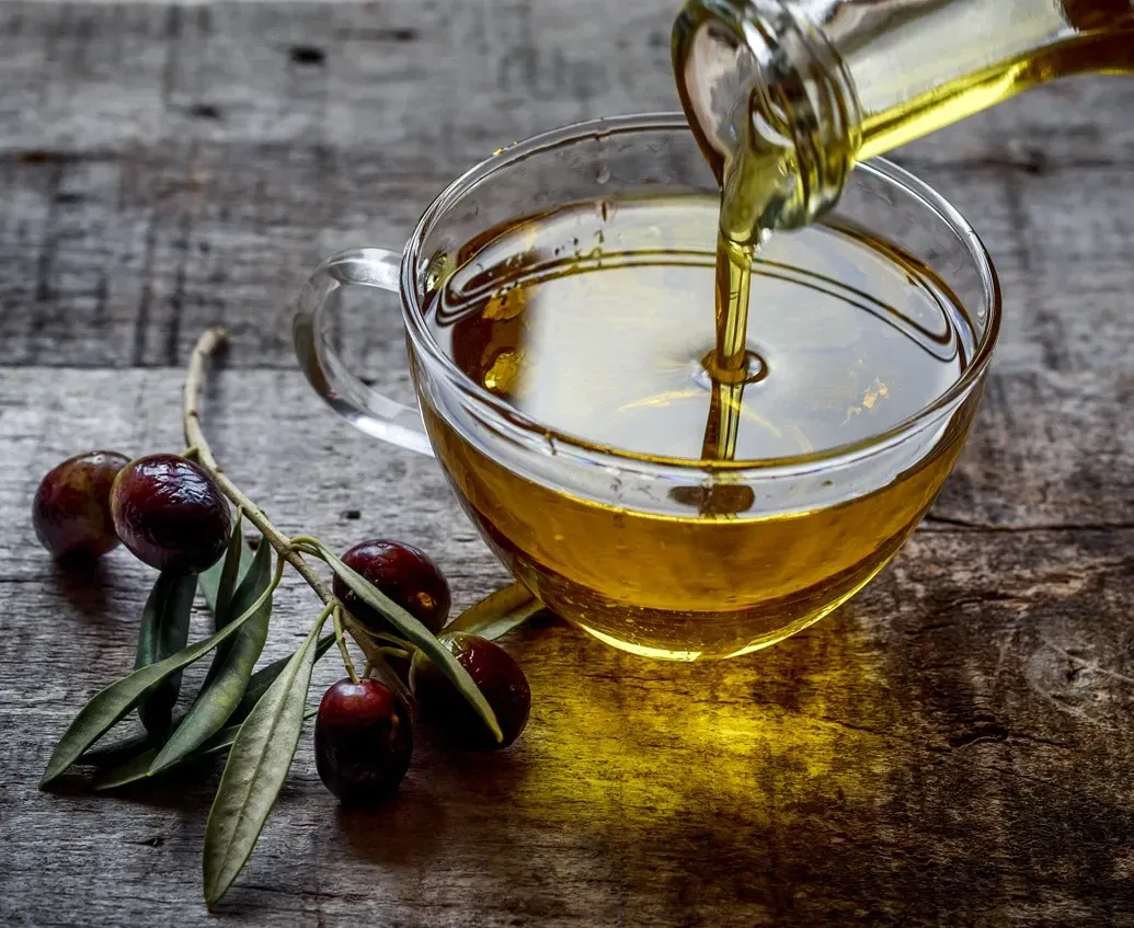 L'huile d'olive, un incontournable de la cuisine provençale.