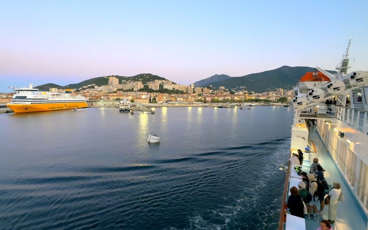 Amanecer en Ajaccio, Córcega