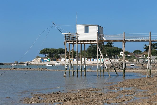 Cabañas de pesca en La Rochelle.