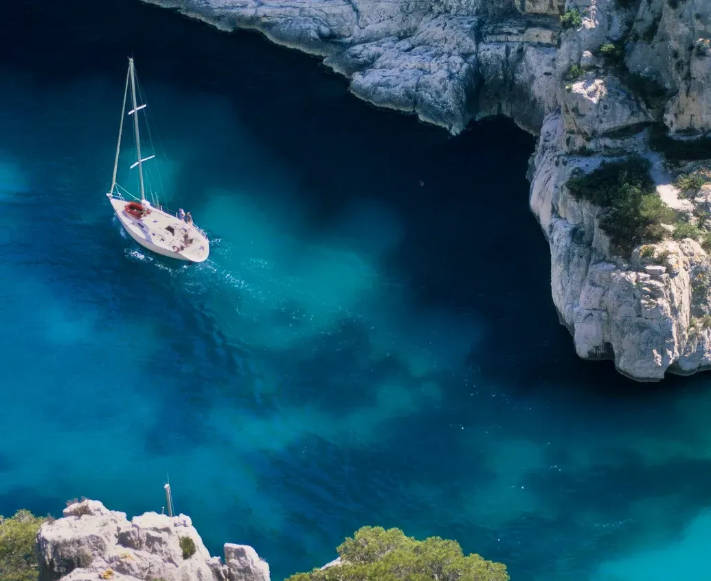 Op een paar kilometer van Marseille ligt het Parc National des Calanques, een paradijs voor wandelaars en kajakkers.