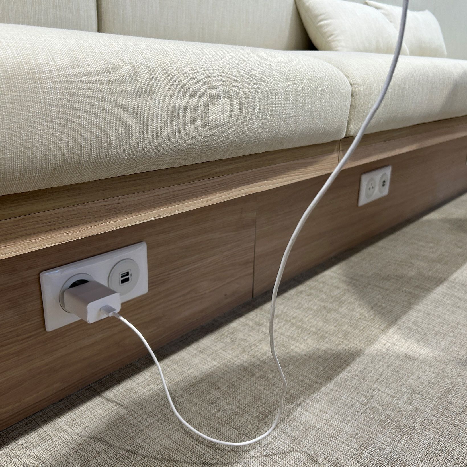 USB式の充電コードも対応しています