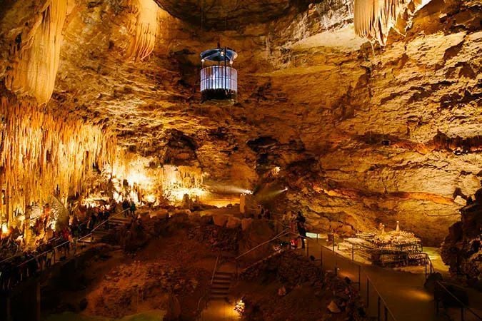 Gouffre de Proumeyssac, een van de vele grotten in de Dordogne-Périgord. 