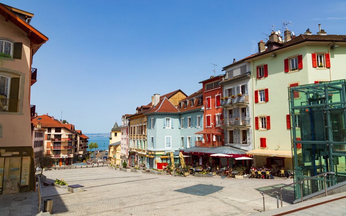 La ciudad de Évian-les-Bains, en los Alpes.