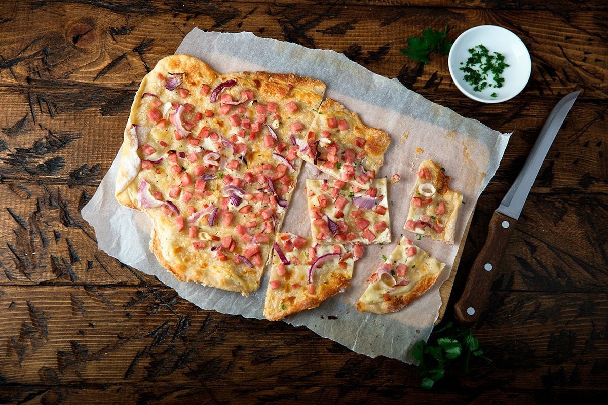La tarte flambée (flammenkueche), especialidad de Alsacia.