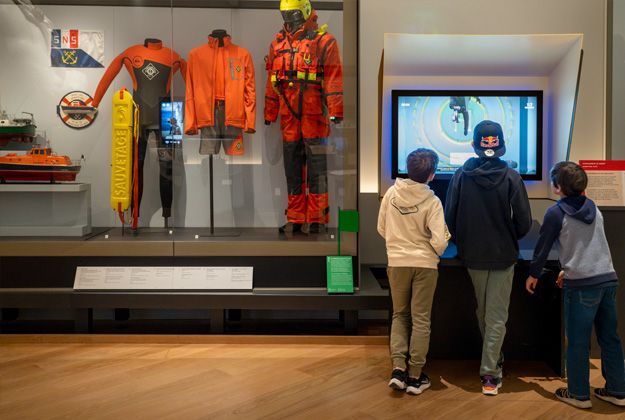 ¿Listo para explorar cinco siglos de aventuras navales?