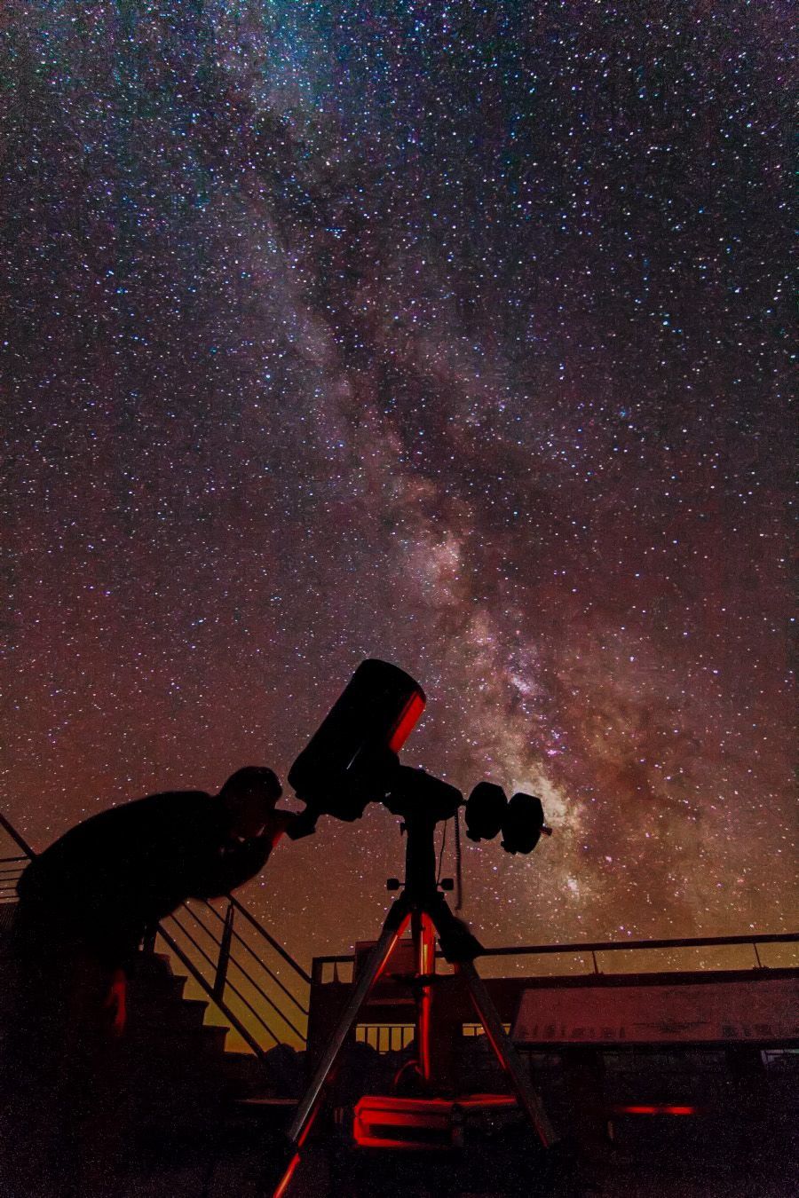 Observación de estrellas en la Reserva Internacional del Cielo Estrellado del Pic du Midi.